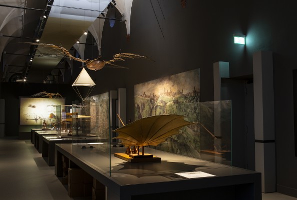 Museu de Ciência e Tecnologia Leonardo da Vinci: acesso rápido