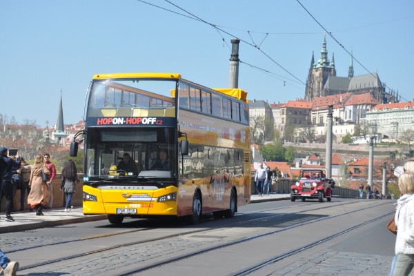 Prag: Hop-on Hop-off Stadtrundfahrt